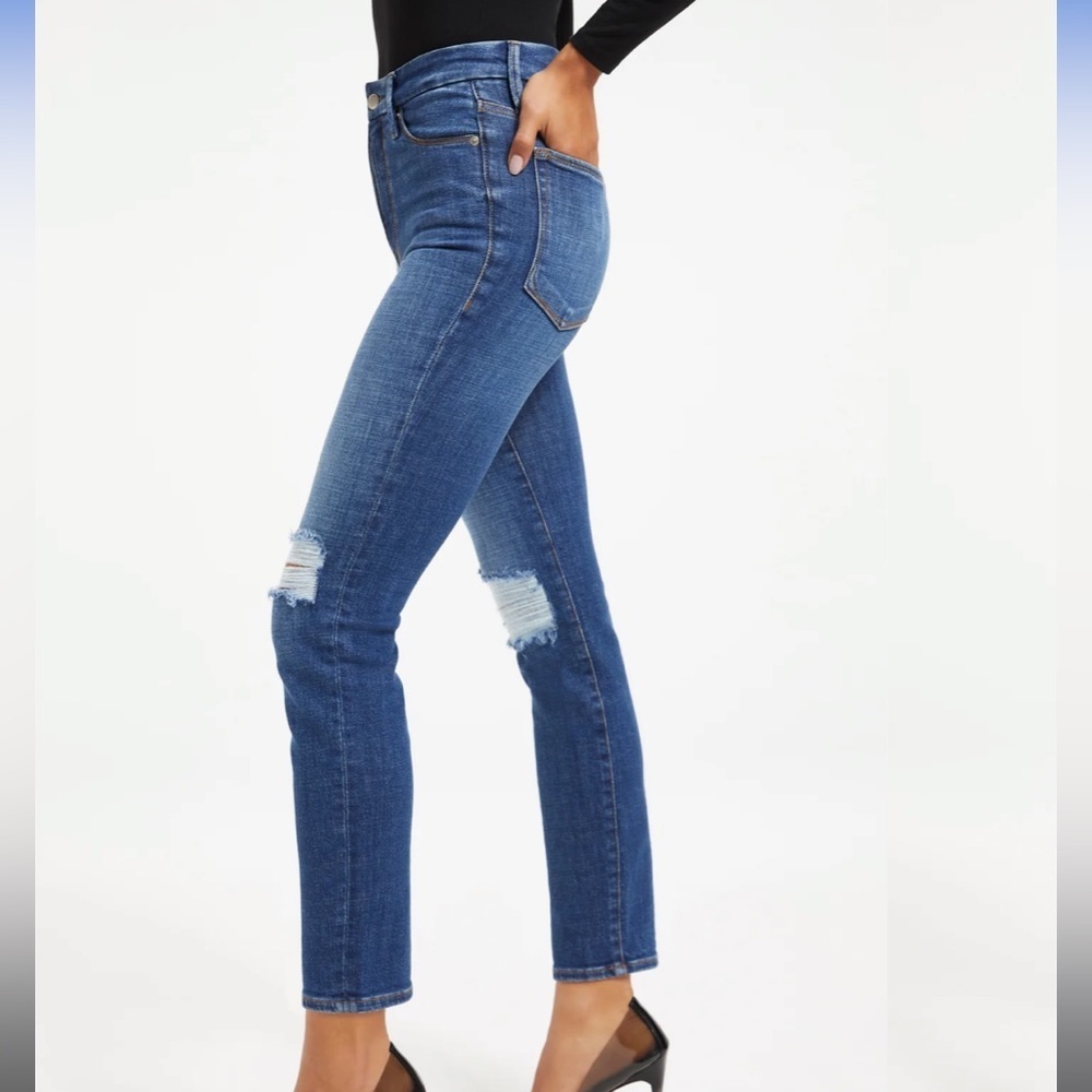 Good American Classic Slim Straight Jeans - Picture 3 of 10